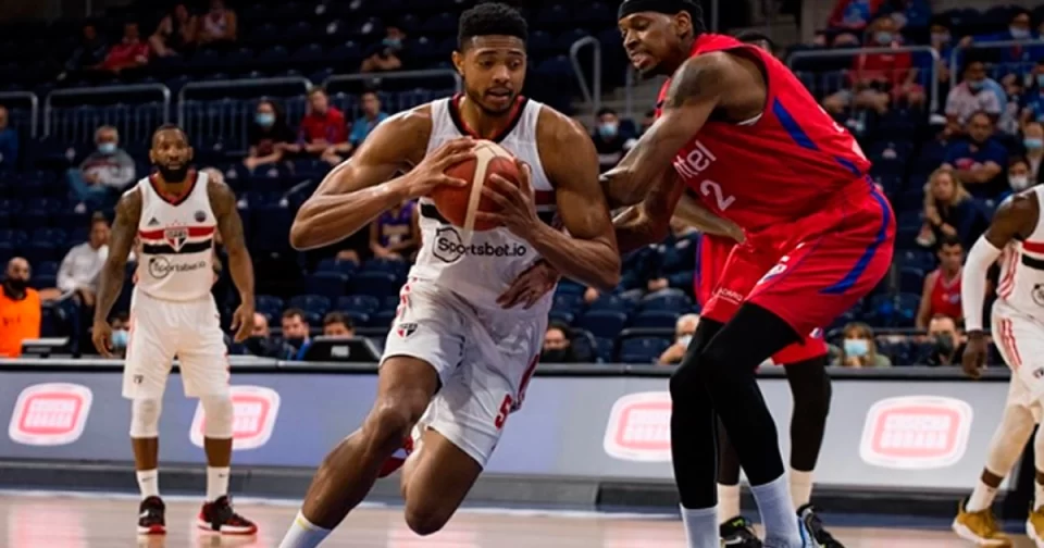 Ala Caboclo de Osasco com o São Paulo na Basket Champions League.