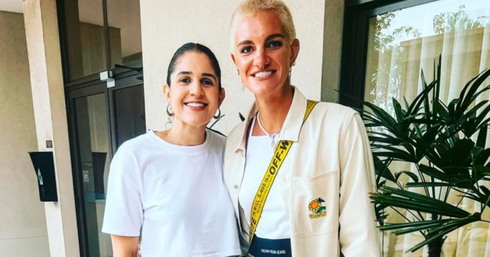 No Liberatão de Osasco, Nati que está indo para o vôlei russo, encontra-se com a polonesa Mali que chega de lá.