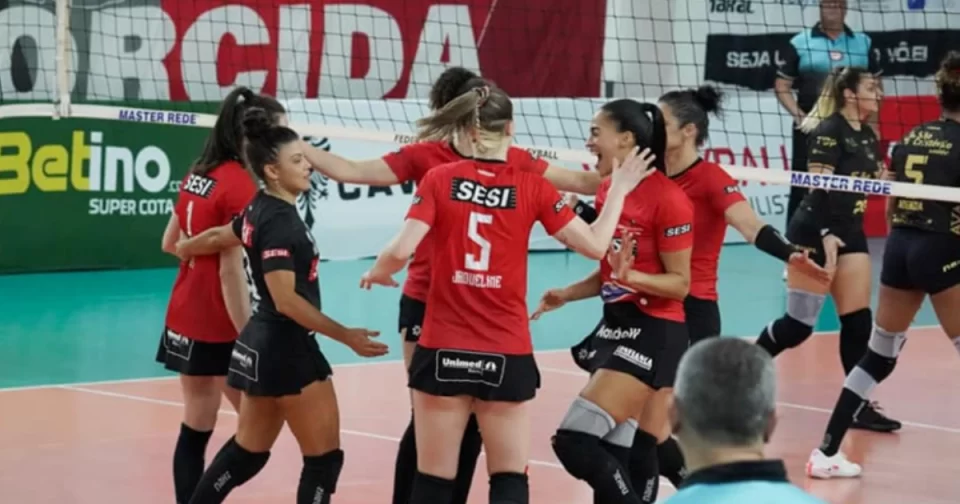 Líder Bauru isola Osasco com três sets diretos no estadual.