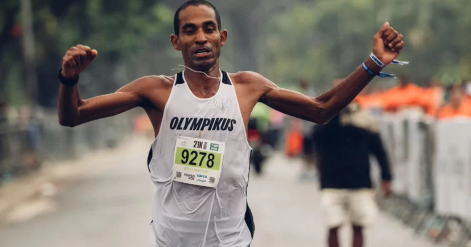 Cipó vence a Meia-maratona de São Paulo.