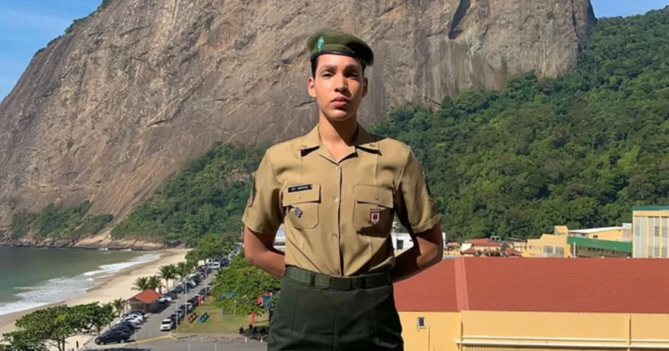 Jheovana Emanuelle, oposto do Barueri Vôlei é 3º sargento do Exército.