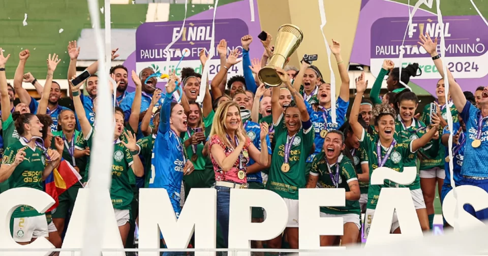 Festa das Palestrinas, campeãs paulistas em cima do Corinthians.