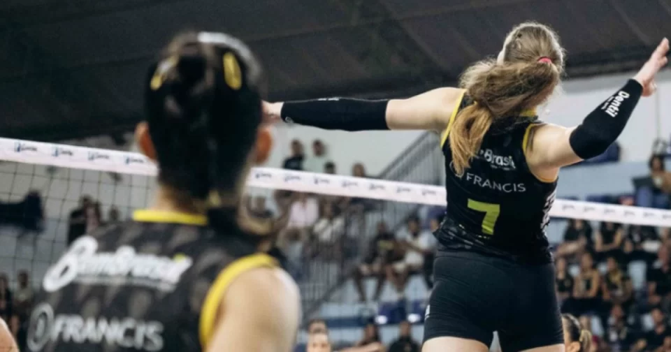 Praia bate Osasco no tie-break via mão pesada de ponteira russa.