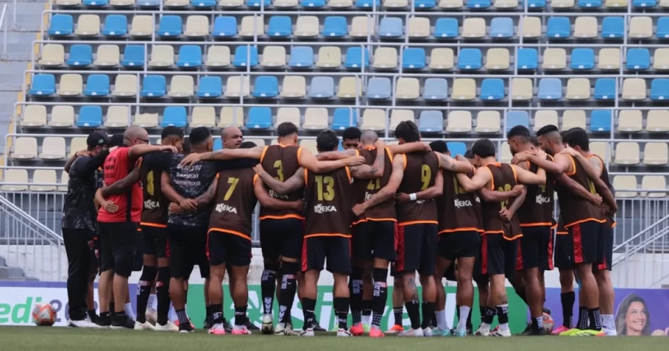 Oeste Barueri em Santana de Parnaíba, empate raçudo contra a Portuguesa Santista.
