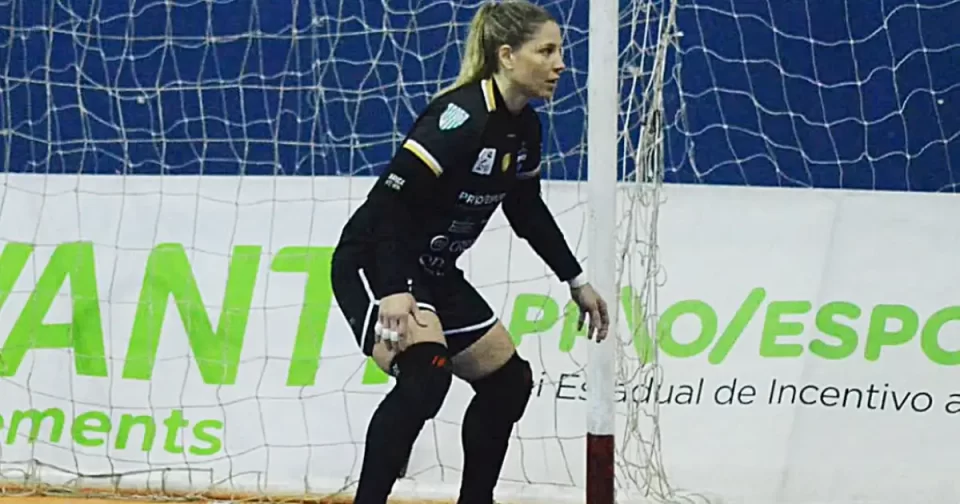 Eleita duas vezes melhor do mundo, goleira Bianca Castagnaro tem passagem no futsal de Osasco.