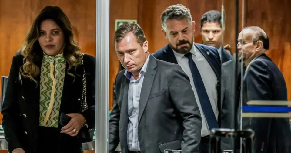 Tenente-coronel Mauro Cid volta a depor no STF.