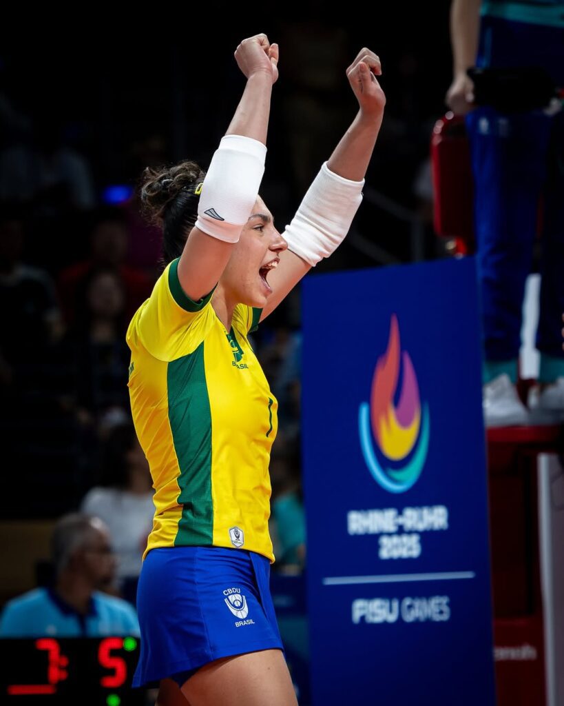 Líbero Aninha Bento é do Barueri Vôlei e foi bronze com o Brasil 21 no Games Summer.