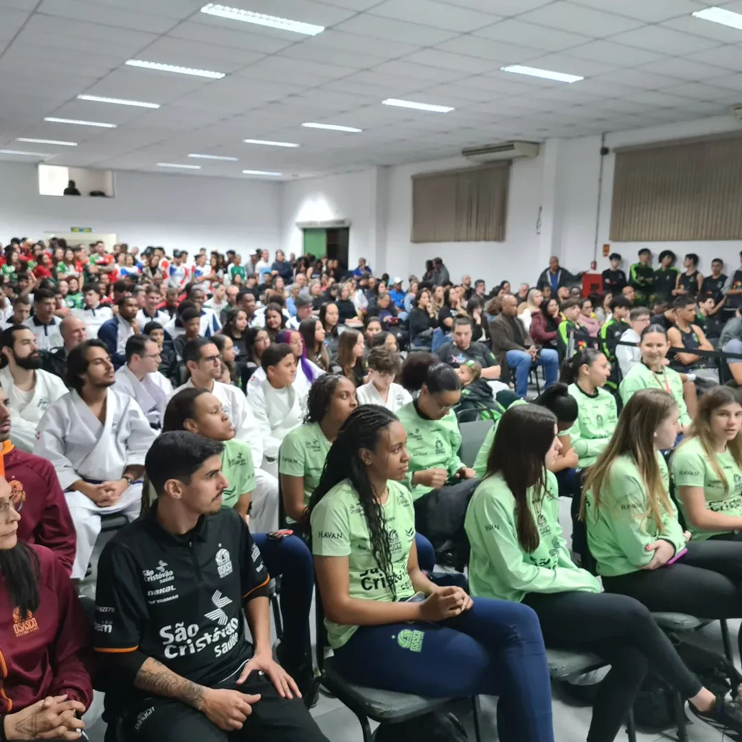 Delegação de Osasco nos Jogos Regionais é homenageada.