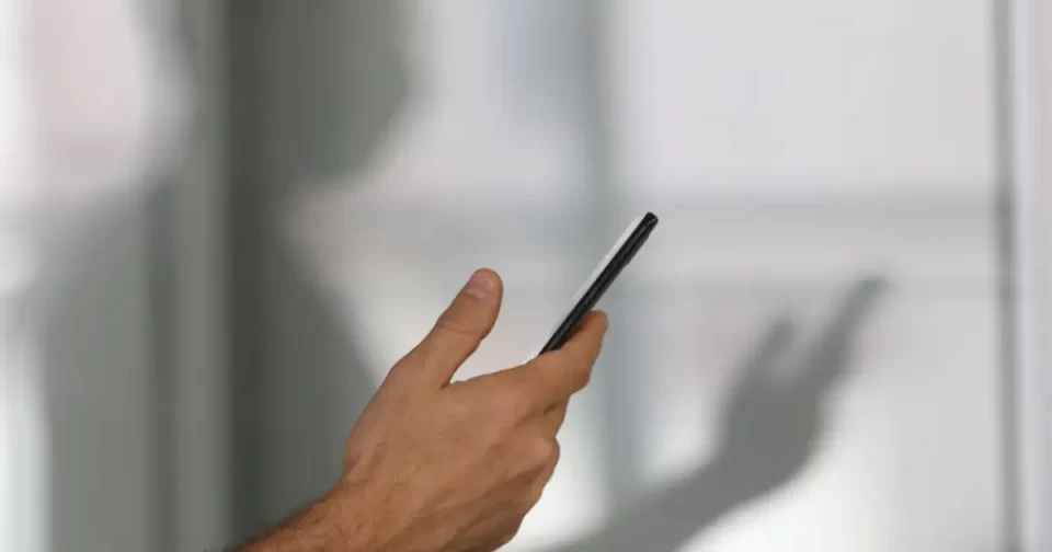 Celulares no Brasil recebem cerca de 10 bilhões de chamadas não autorizadas.