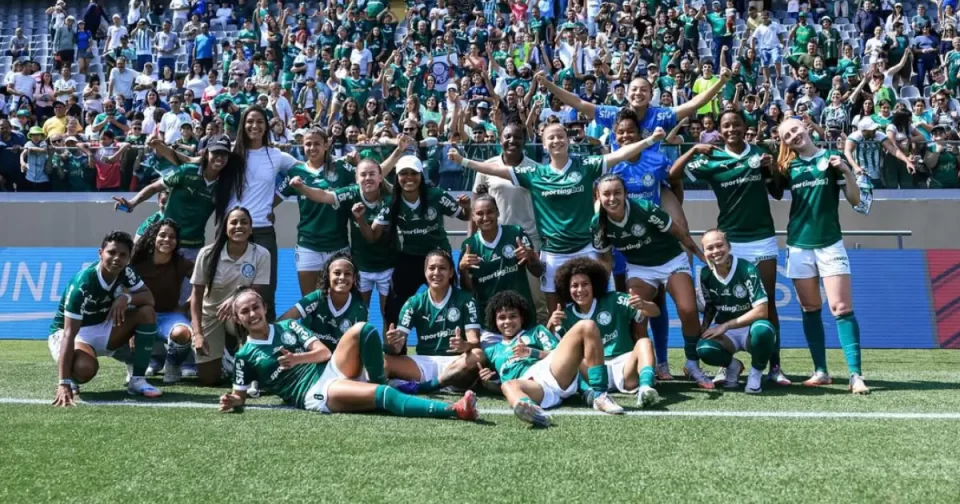 Palmeiras faz 3 a 0 no Flamengo e se classifica às semifinais do Brasileirão Feminino.