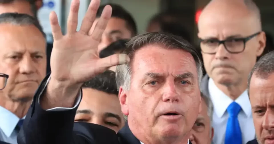 STF pede que PGR dê parecer sobre Bolsonaro negar pedido de asilo político à Argentina.