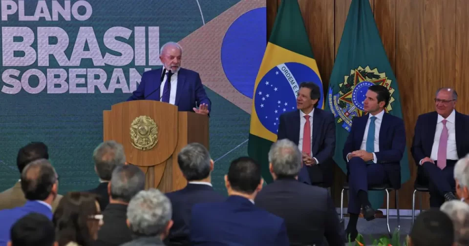 Governo Lula lança linha de crédito de R$30 bilhões para exportadores contra tarifaço.