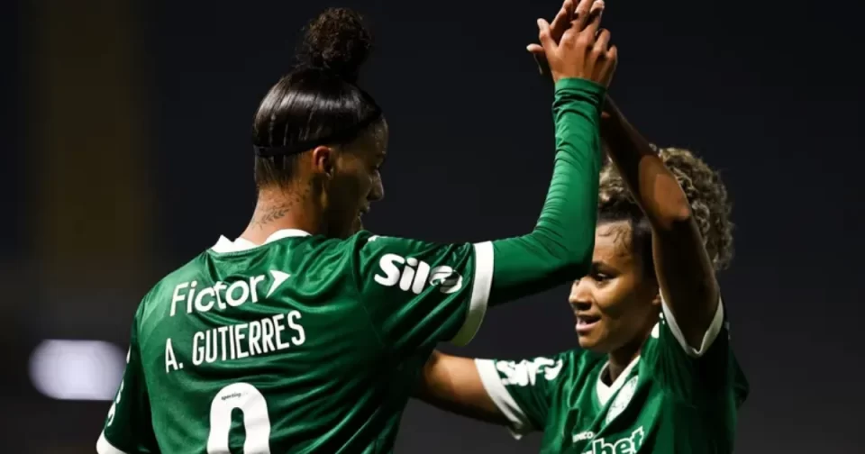 Artilheira Amanda Gutierrese puxa o ataque do Palmeiras em Barueri, oitavas de final da Copa do Brasil contra o América Mineiro.