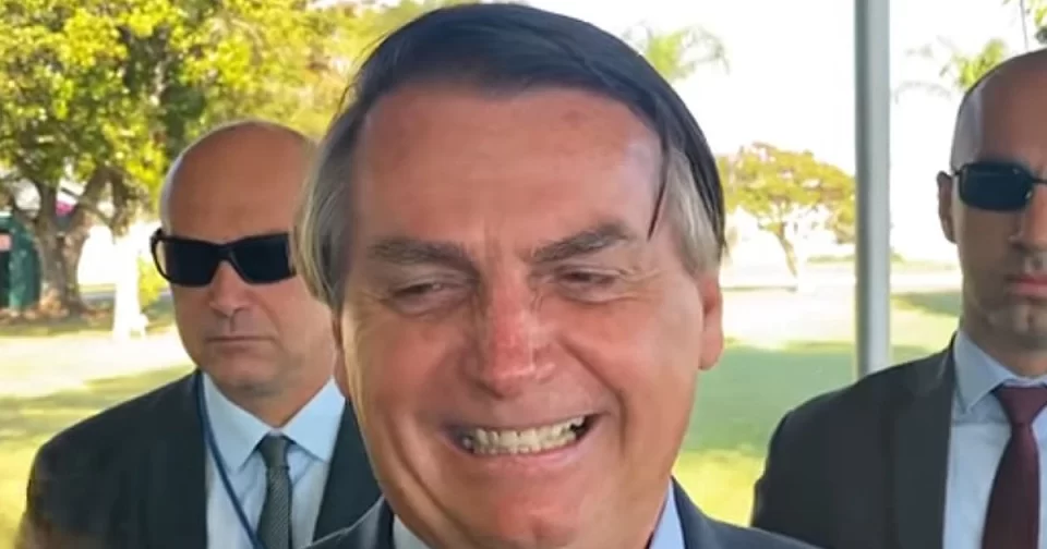 TRF condena ex-presidente Bolsonaro com multa de R$1 milhão por racismo.