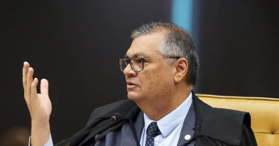 Ministro Dino inclui Carapicuíba entre as oito cidades na malha da emenda Pix e pede que a Polícia Federal entre em ação.