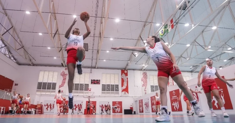 Projeto da prefeitura que assumiu o lugar do Bradesco para as bases do vôlei e do basquete femininos, ainda fora de quadra em Osasco.