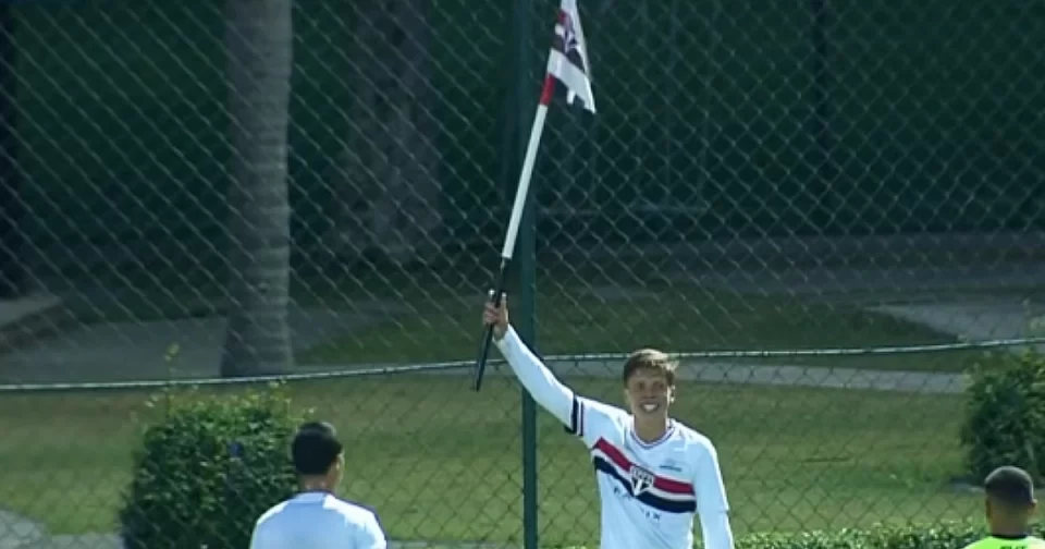São Paulo vira 4 a 2 e elimina Oeste Barueri nas oitavas de final do Campeonato Paulista Sub 20.
