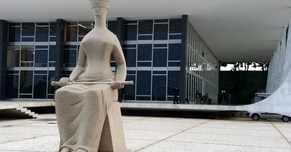 STF notifica deputado Eduardo Bolsonaro e dá quinze dias de prazo para ciência.