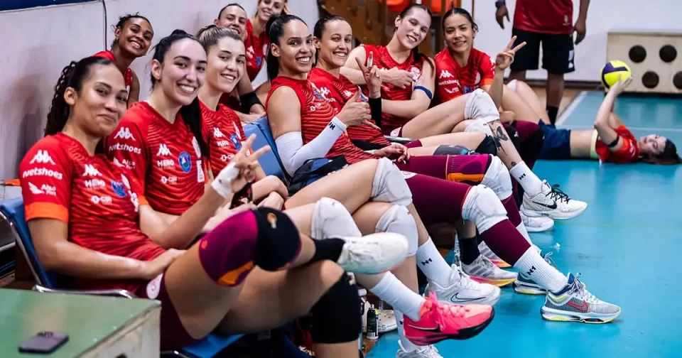 Barueri parte para o jogo dois final do Campeonato Paulista de Vôlei Feminino em Bauru.