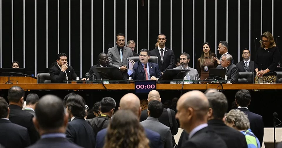 Congresso aprova e projeto de isenção de IR para salário de até R$5 mil segue para sanção presidencial.