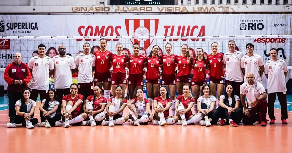 Debutante Tijuca dá sufoco ao atual campeão Osasco na estreia da Superliga - jogo decidido no tie-break.