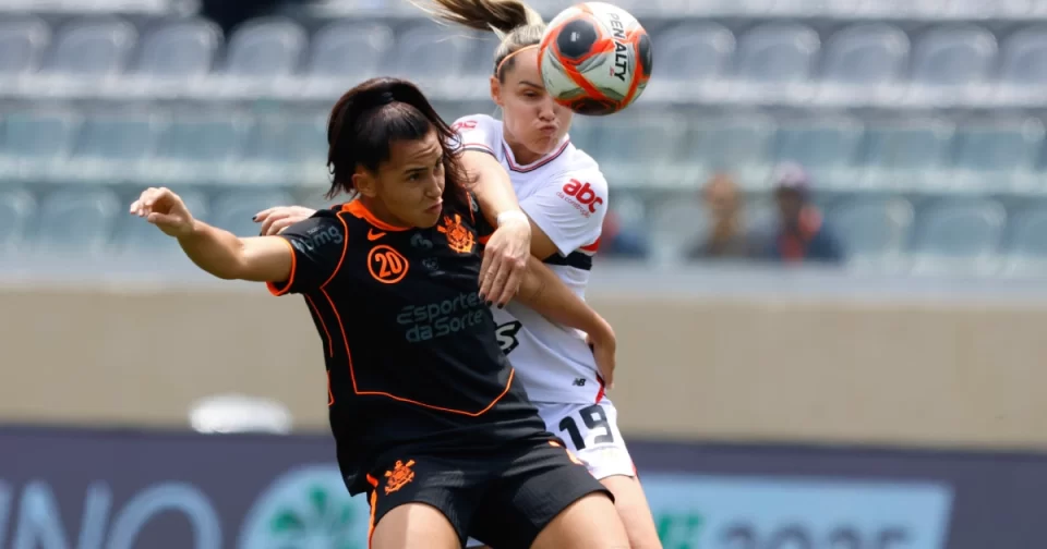 O Corinthians vence o São Paulo no jogo de ida semifinal do Paulistão Feminino em Barueri.