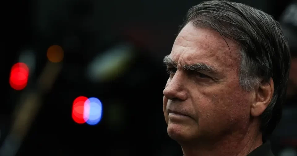 Domingo encerra o prazo de defesa e, então, o STF poderá decretar execução da pena a Bolsonaro.