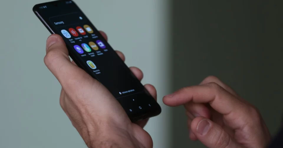 Anatel passa a exigir que empresas de telemarketing tenham nome real nas ligações.