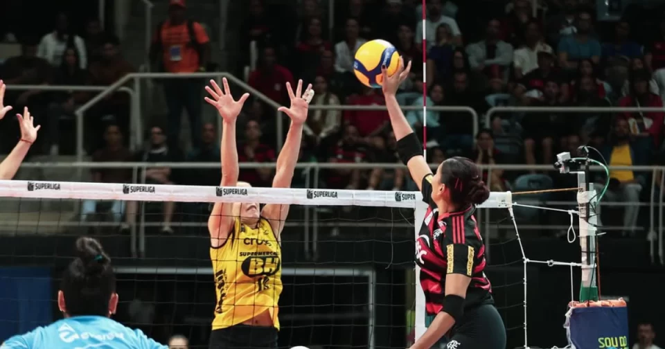 Oposto Tainara foi decisiva na vitória do Flamengo sobre o Praia Clube pela Superliga no Maracanãzinho.