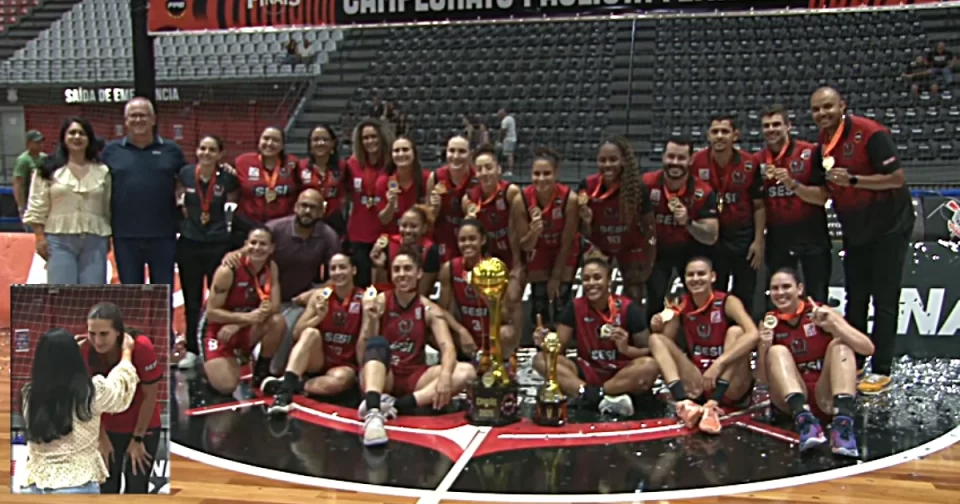 Fora de jogo por joelho lesionado, Bia de Osasco formou a comissão técnica de Araraquara até o tetracampeonato paulista.