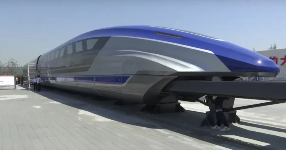 China com dois recordes em trem com propulsão de levitação: 700km/k em 2 segundos, 800km/h em 5s.