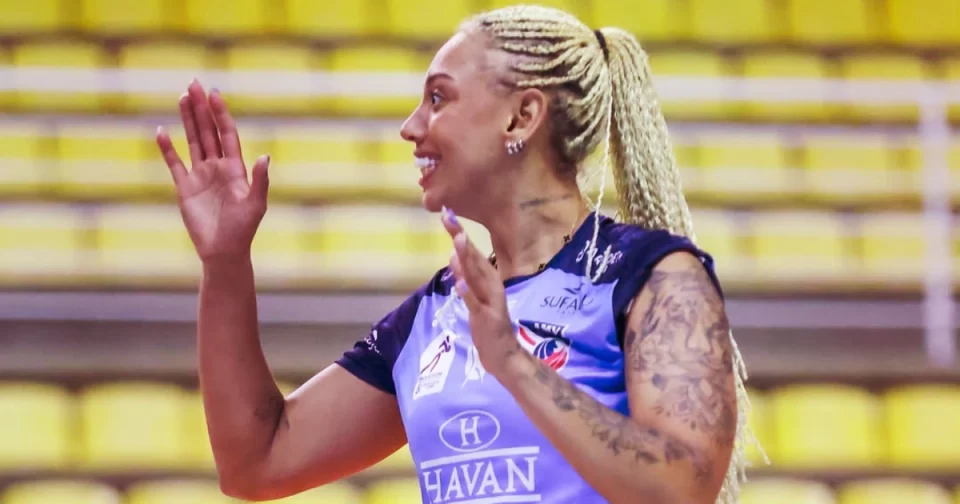 A central Giulia Dias é nativa de Osasco e estreia na Superliga B com Brusque de Santa Catarina.