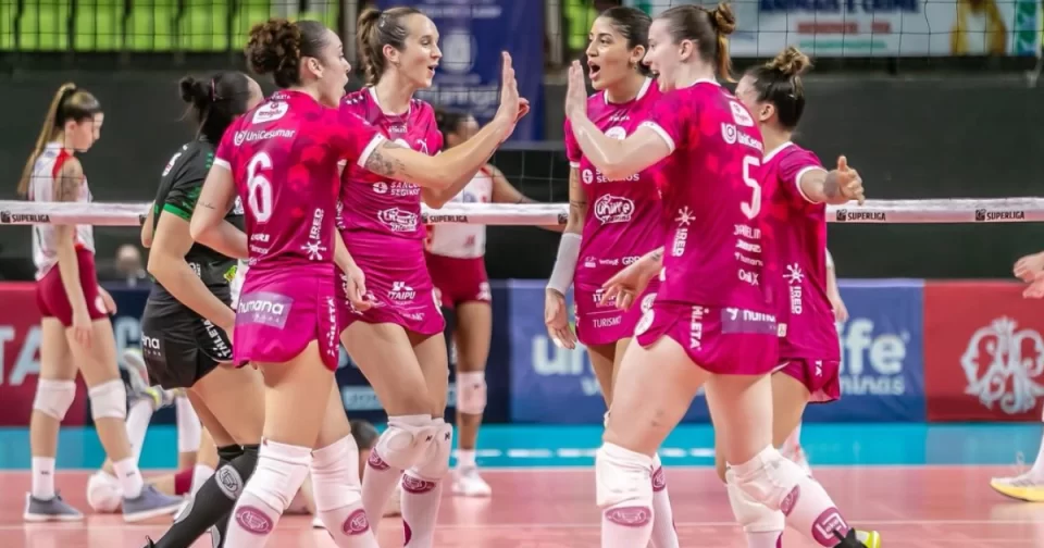 Maringá vira sobre Barueri, confirma 7º lugar na Superliga e classificação à Copa Brasil.