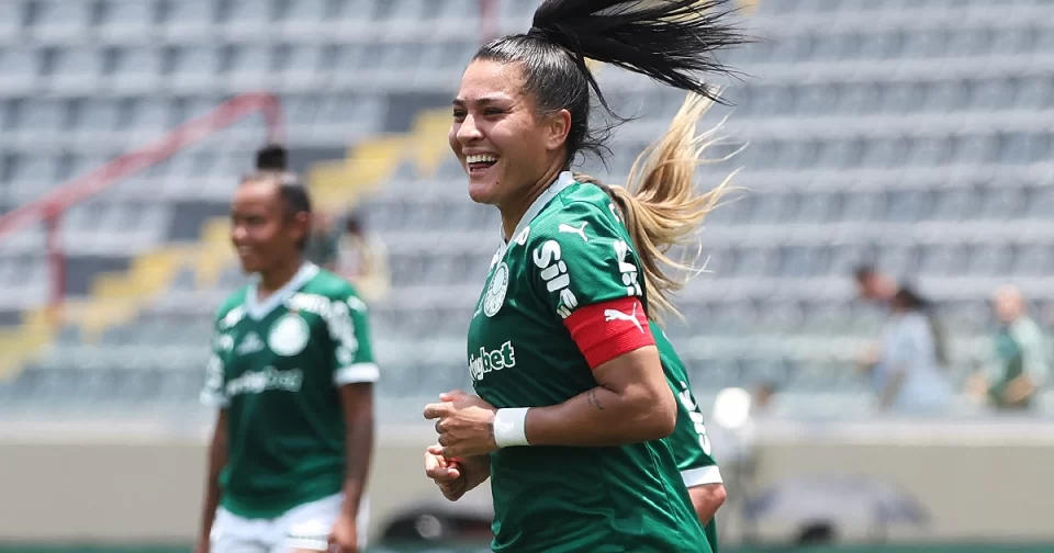 Palmeiras abre 5 a 1 no jogo 1 final do Campeonato Paulista contra o Corinthians em Barueri.