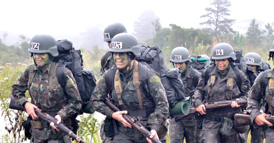 Forças Armadas retomam operação do Alistamento Militar Feminino em todo país.