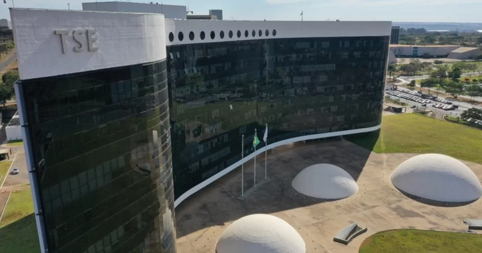 TSE reforça cerco para conter IA generativa em ano eleitoral.