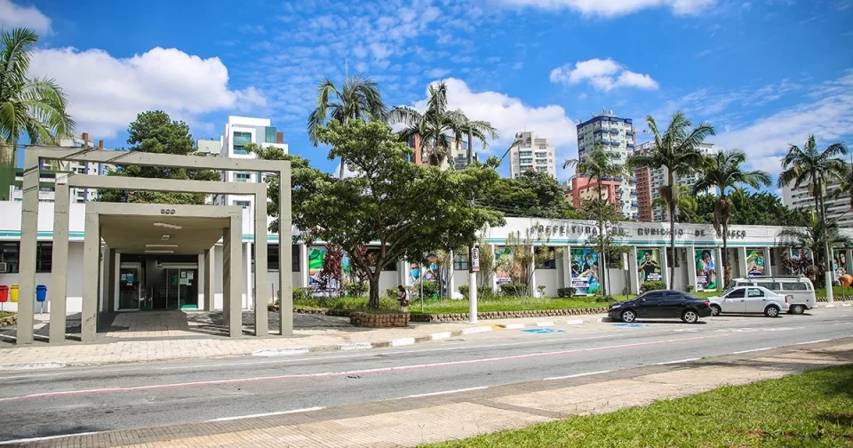1ª Meia-maratona de Osasco tem largada em frente da prefeitura.