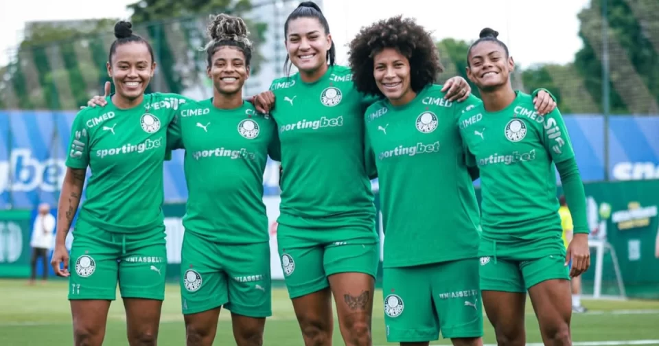 Palmeiras em apronto feroz para a Supercopa em Barueri contra o Corinthians, vice do Mundial de Clubes.