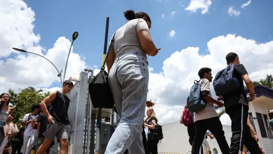 Enem disponibiliza certificado de conclusão para quem prestou em 2025.