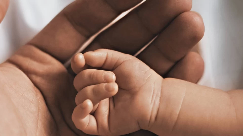 Licença-paternidade ampliada gradualmente: 10 dias em 2027, 15 ano seguinte 20 em 2029.