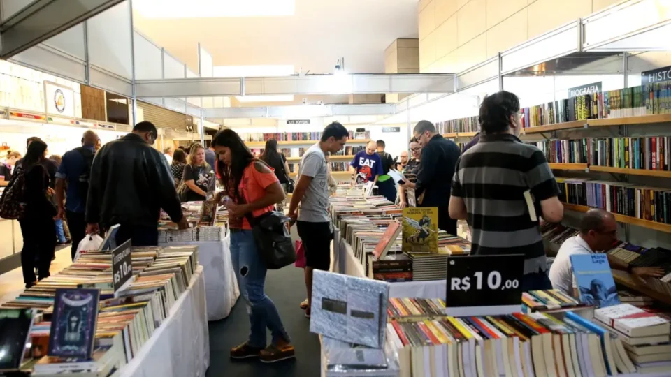 Número de leitores de livro cresce no Brasil.