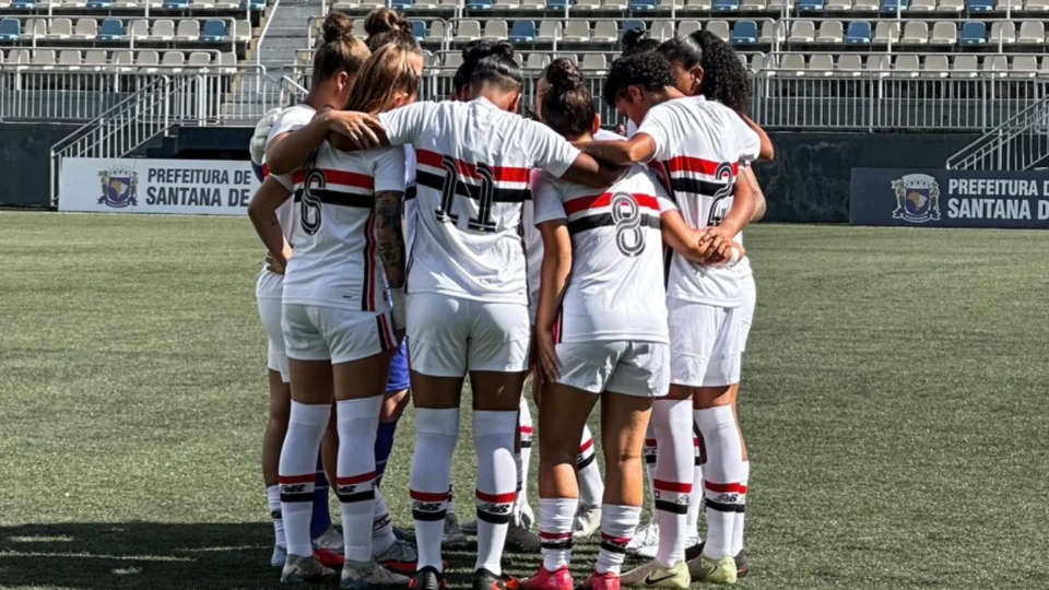 O São Paulo decide as quartas de final do Brasileiro Feminino Sub 20 contra o Corinthians no Parnaibão, o Palmeiras tem a Inter de Porto Alegre em Barueri.