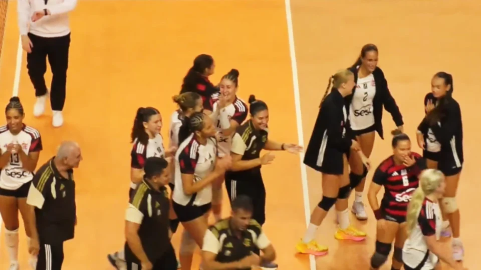 Flamengo invicto na final do Brasileiro Interclubes Sub 21 de Vôlei Feminino em Osasco.