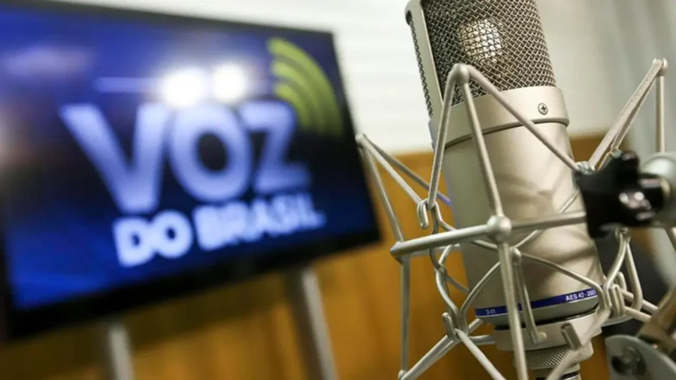 Agora é lei: programa A Voz do Brasil com 1 minuto de prestação de serviço à mulher.