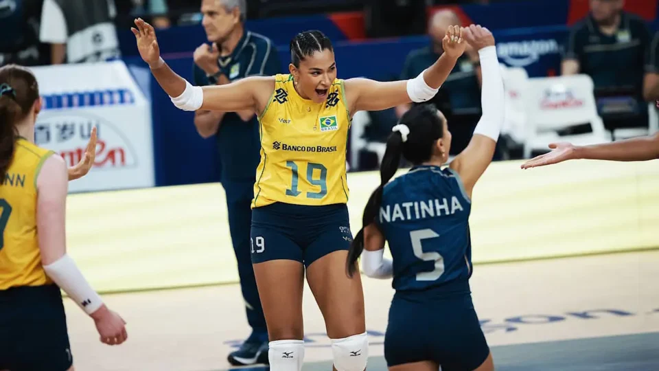 Tai de Jandira fora da Ligas das Nações - lesão no joelho direito.