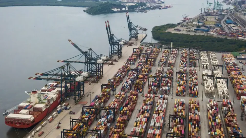 Novo tarifaço dos EUA pesará 23% sobre as exportações brasileiras.