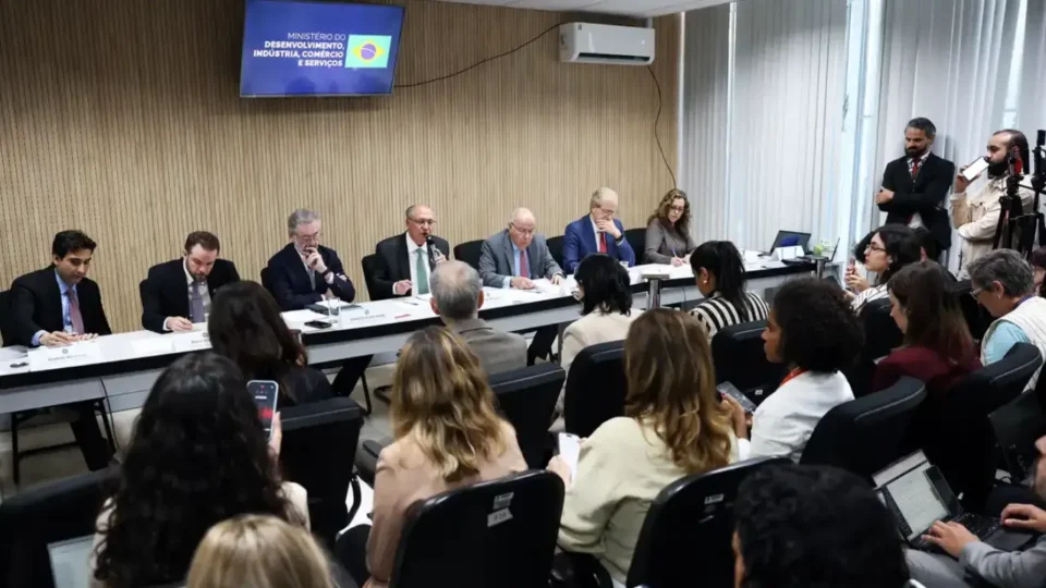 Brasil contrapõe os 10 pontos do tarifaço dos EUA.
