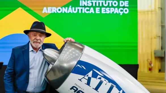Em São José dos Campos, presidente Lula fala em guerra e em preparar as Forças Armadas pela defesa da soberania.
