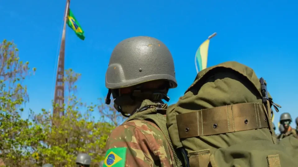 Ministro da Defesa fere honra das Forças Armadas.