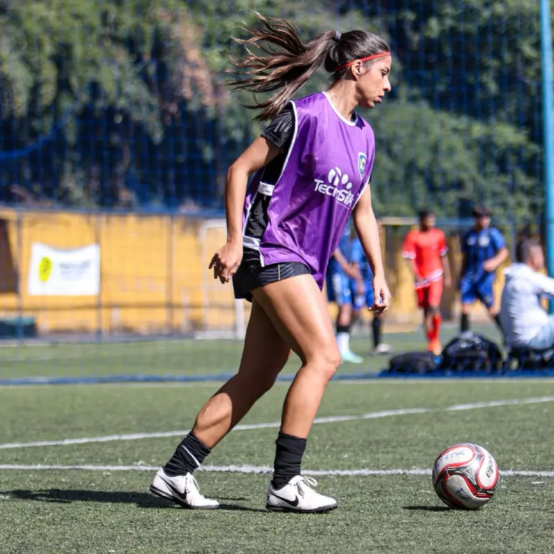Atacante no futebol, Priscila Correia é faixa-preta de kung fu.
